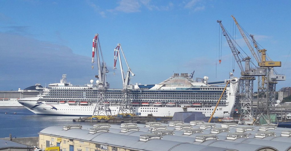 Pacific Adventure im Einsatz in Australien, hier in der italienischen Werft.