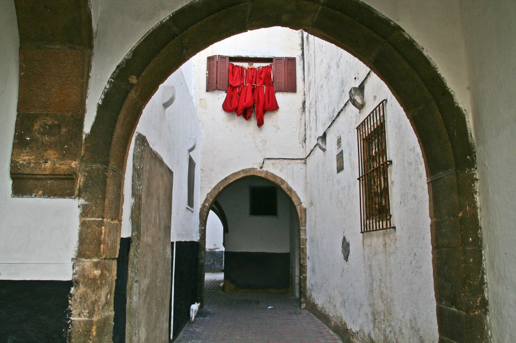 Stadtrundfahrt Casablanca
Die vielen Gesichter einer grossartigen Stadt mit Gegensätzen und Widersprüchen - wie doch überall.
