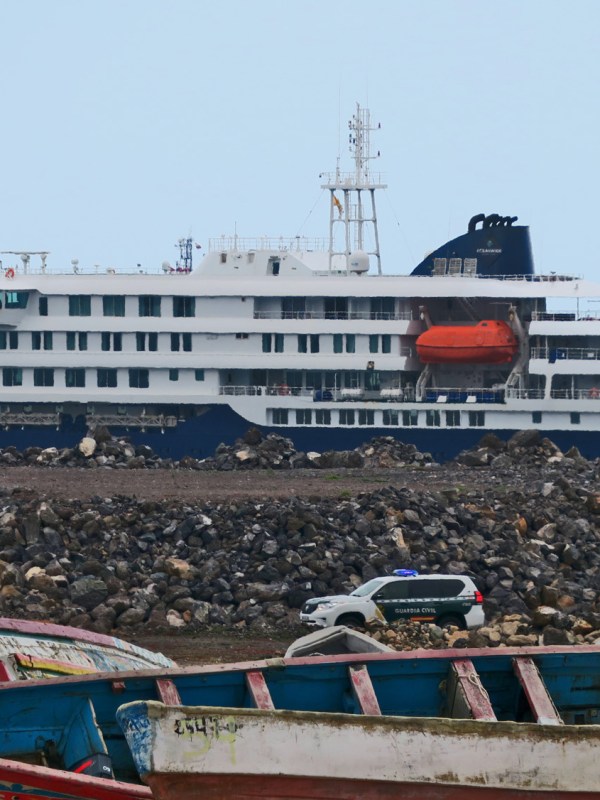 MV Hondius: Pasajeros de regreso a casa para cumplir la cuarentena. La evacuación por hantavirus impuesta por las máximas autoridades ante la resistencia del gobierno&nbsp;canario.