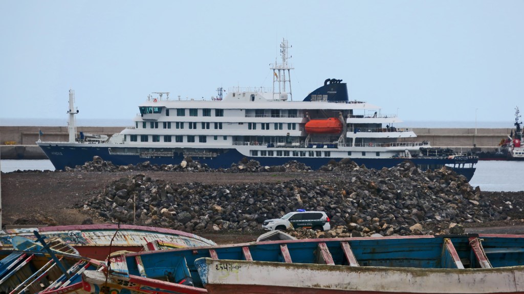 MV Hondius: Pasajeros de regreso a casa para cumplir la cuarentena. La evacuación por hantavirus impuesta por las máximas autoridades ante la resistencia del gobierno&nbsp;canario.