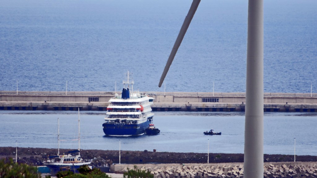 MV Hondius: Erste Passagiere auf dem Heimweg in die Quarantäne. Evakuierung wegen Hantavirus von höchster Stelle gegen Widerstand der kanarischen Regierung&nbsp;durchgesetzt.